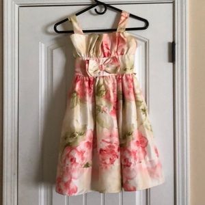 Cute girls dress with flowers design